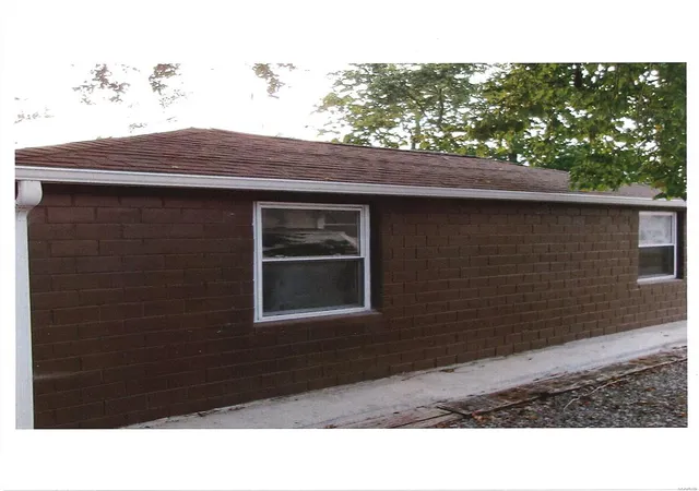 Photo 4 of Single family home for sale at 306 N Mulberry St, Farina, IL 62838 | MLS# 24036965 | Listing updated on 2024-10-29