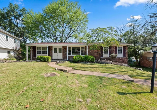 2nd image of 1203 Foxview Terr, Ballwin, MO 63011 | MLS# 24037168