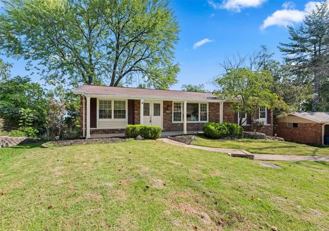 3rd image of 1203 Foxview Terr, Ballwin, MO 63011 | MLS# 24037168