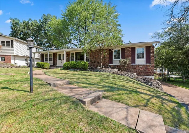4th image of 1203 Foxview Terr, Ballwin, MO 63011 | MLS# 24037168