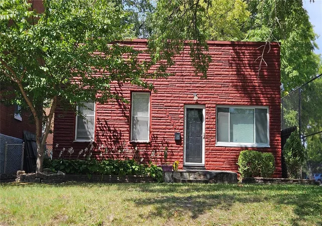Photo 2 of Single family home for sale at 2335 E Louisiana Ave E, Saint Louis, MO 63104 | MLS# 24037411 | Listing updated on 2024-12-17