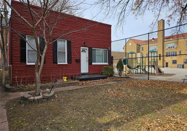 Photo 3 of Single family home for sale at 2335 E Louisiana Ave E, Saint Louis, MO 63104 | MLS# 24037411 | Listing updated on 2024-12-17