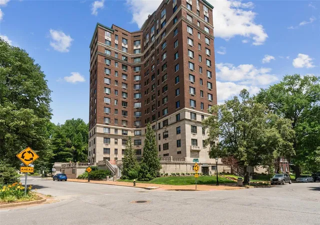 Photo 1 of Condo for sale at 410 N Newstead Ave #7W, Saint Louis, MO 63108 | MLS# 24038012 | Listing updated on 2024-12-11