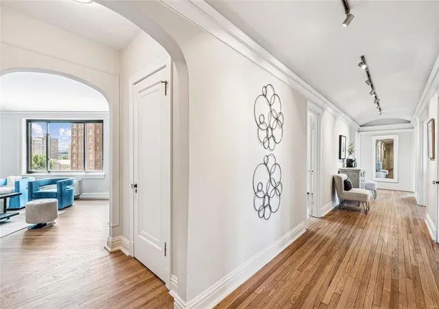 Photo 4 of Condo for sale at 410 N Newstead Ave #7W, Saint Louis, MO 63108 | MLS# 24038012 | Listing updated on 2024-12-11