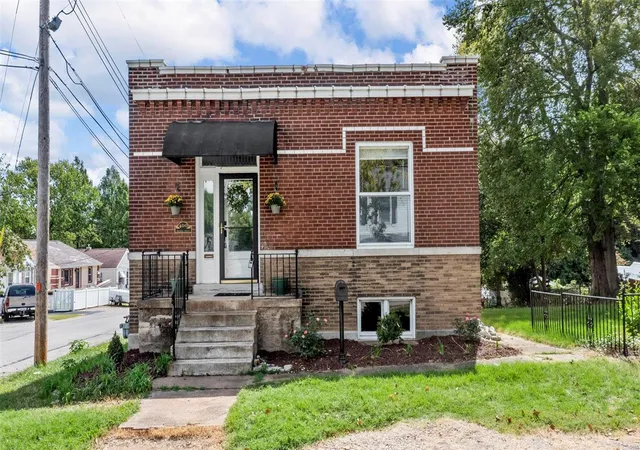 Photo 1 of Sale Pending at 400 Wachtel Ave, Saint Louis, MO 63125 | MLS# 24038431 | Listing updated on 2024-09-06