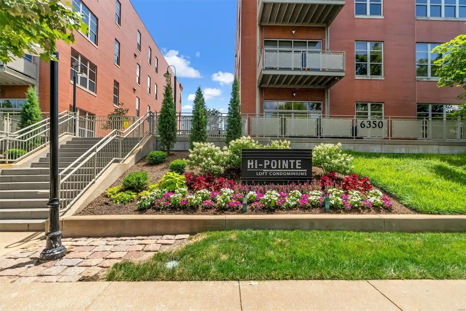 Listing Photo 2 - Condo for sale in 6350 Clayton Rd located at 6350 Clayton Rd, Richmond Heights, MO 63117 - Unit #103