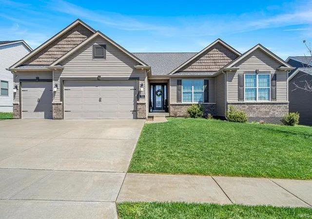 Photo 1 of Single family home for sale at 712 Bretton Trails Dr, Lake Saint Louis, MO 63367 | MLS# 24038800 | Listing updated on 2024-09-16