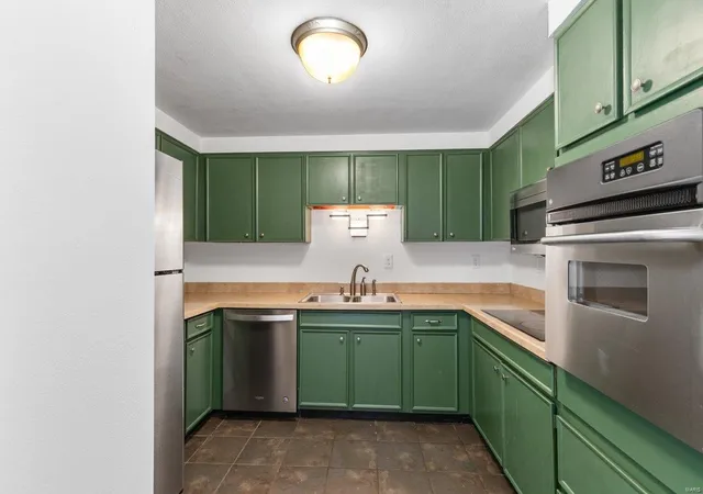 Photo 2 of Condo for sale at 4501 Lindell Blvd #4D, Saint Louis, MO 63108 | MLS# 24038893 | Listing updated on 2024-08-23
