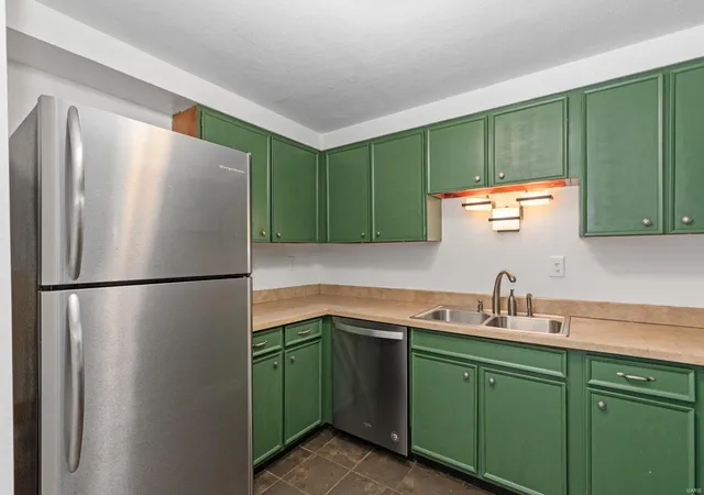 Photo 3 of Condo for sale at 4501 Lindell Blvd #4D, Saint Louis, MO 63108 | MLS# 24038893 | Listing updated on 2024-08-23