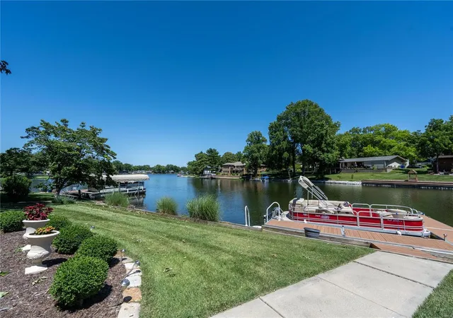 Photo 2 of Sale Pending at 40 Burgundy Dr, Lake Saint Louis, MO 63367 | MLS# 24039393 | Listing updated on 2024-09-24