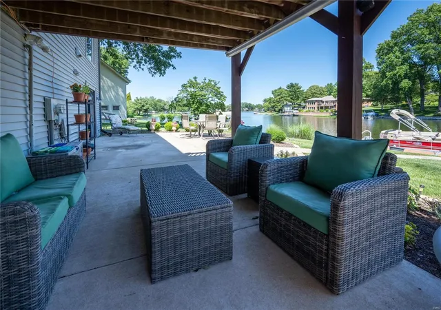 Photo 3 of Sale Pending at 40 Burgundy Dr, Lake Saint Louis, MO 63367 | MLS# 24039393 | Listing updated on 2024-09-24