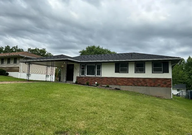 Photo 1 of Sale Pending at 2027 Mcmenamy Dr, Saint Louis, MO 63136 | MLS# 24039553 | Listing updated on 2024-11-07