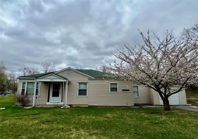 Photo 2 of Sale Pending at 11820 Larimore Rd, Saint Louis, MO 63138 | MLS# 24039577 | Listing updated on 2024-11-21