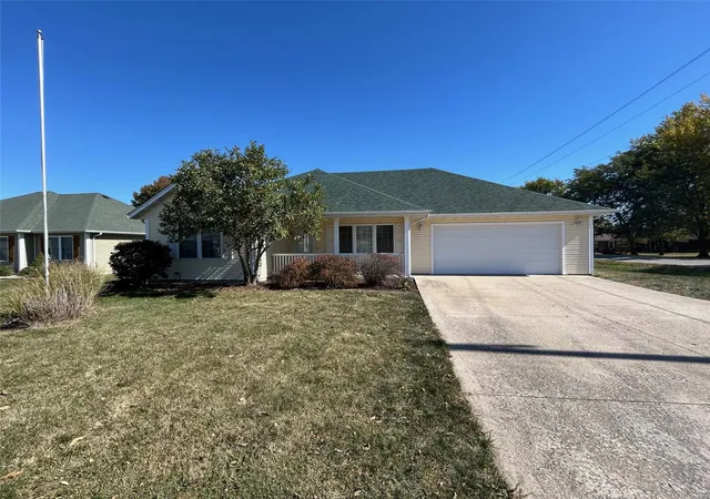 Photo 1 of Single family home for sale at 802 N Allen, Centralia, MO 65240 | MLS# 24039679 | Listing updated on 2024-11-01