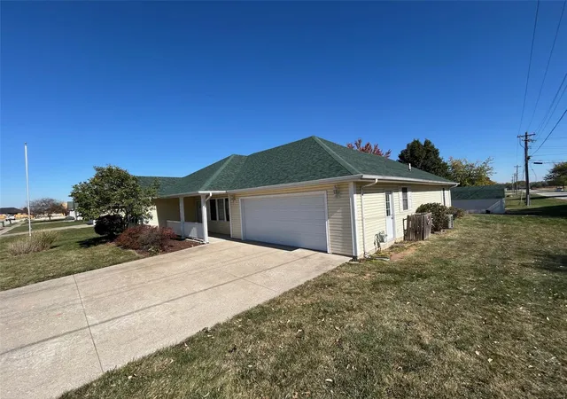 Photo 2 of Single family home for sale at 802 N Allen, Centralia, MO 65240 | MLS# 24039679 | Listing updated on 2024-11-01