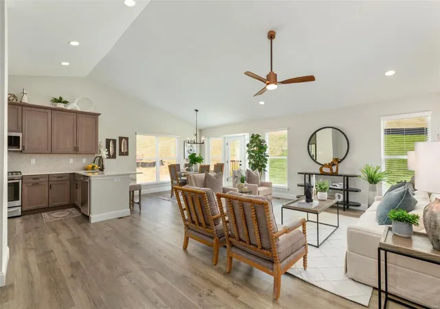 Photo 2 of Single family home for sale at 2 Hickory, Maryland Heights, MO 63146 | MLS# 24039895 | Listing updated on 2025-03-17
