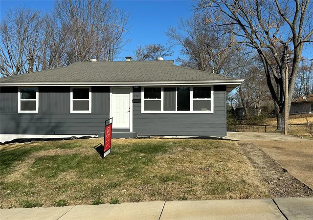 Photo 1 of Sale Pending at 7711 Ellington Dr, Saint Louis, MO 63121 | MLS# 24039921 | Listing updated on 2024-12-18