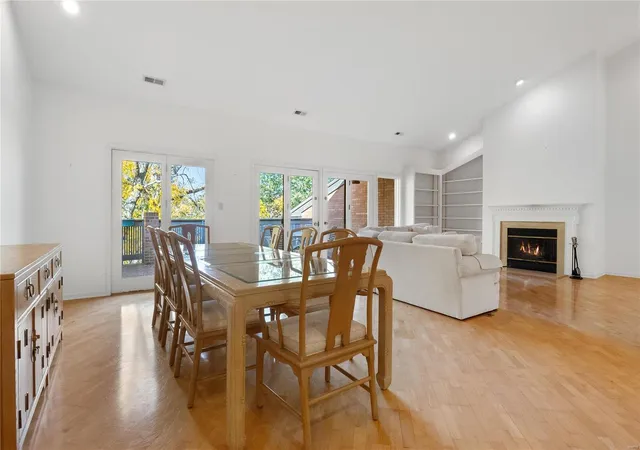 Photo 2 of Condo for sale at 155 N Hanley Rd #305, Saint Louis, MO 63105 | MLS# 24040209 | Listing updated on 2025-03-13