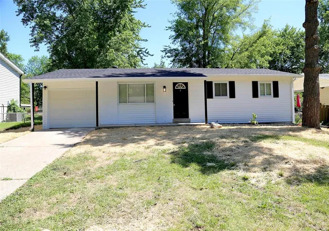 Photo 1 of Sale Pending at 6 Marveline Dr, Saint Charles, MO 63304 | MLS# 24040920 | Listing updated on 2024-07-05