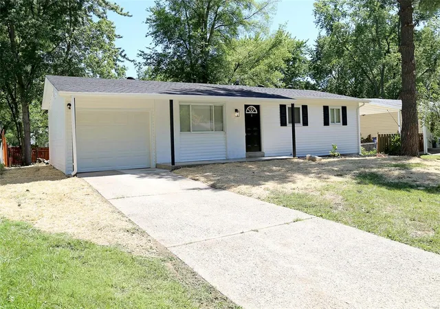Photo 2 of Sale Pending at 6 Marveline Dr, Saint Charles, MO 63304 | MLS# 24040920 | Listing updated on 2024-07-05