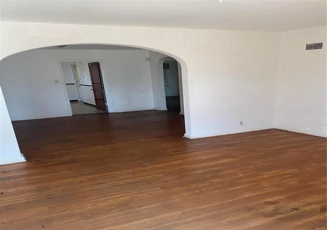 5th image of 8315 Appleton Dr, Saint Louis, MO 63132 | MLS# 24041402