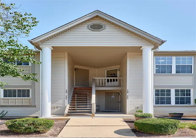Photo 2 of Sale Pending at 768 Sugar Glen Dr #6, Saint Peters, MO 63376 | MLS# 24041421 | Listing updated on 2024-08-07