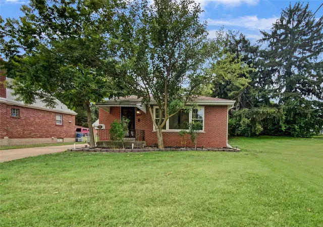 Photo 1 of Sale Pending at 4674 Seibert Ave, Saint Louis, MO 63123 | MLS# 24041560 | Listing updated on 2025-03-14
