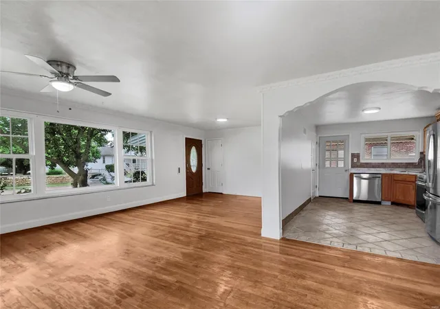 Photo 2 of Sale Pending at 4674 Seibert Ave, Saint Louis, MO 63123 | MLS# 24041560 | Listing updated on 2025-03-14