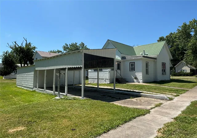 Photo 2 of Sale Pending at 113 E Cleveland St, Monroe City, MO 63456 | MLS# 24041860 | Listing updated on 2024-10-03