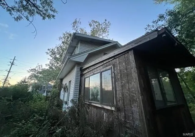 Photo 3 of Single family home for sale at 1016 S Berry Rd, Saint Louis, MO 63122 | MLS# 24041978 | Listing updated on 2024-07-04
