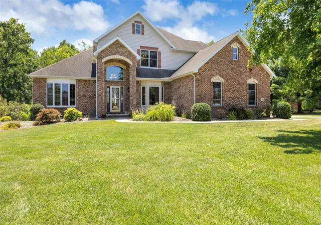 Photo 1 of Single family home for sale at 414 Avington Dr, Waterloo, IL 62298 | MLS# 24042267 | Listing updated on 2024-10-02