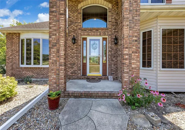 Photo 2 of Single family home for sale at 414 Avington Dr, Waterloo, IL 62298 | MLS# 24042267 | Listing updated on 2024-10-02
