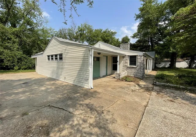 Photo 3 of Single family home for sale at 12209 Benham Rd, Saint Louis, MO 63138 | MLS# 24042313 | Listing updated on 2024-07-21