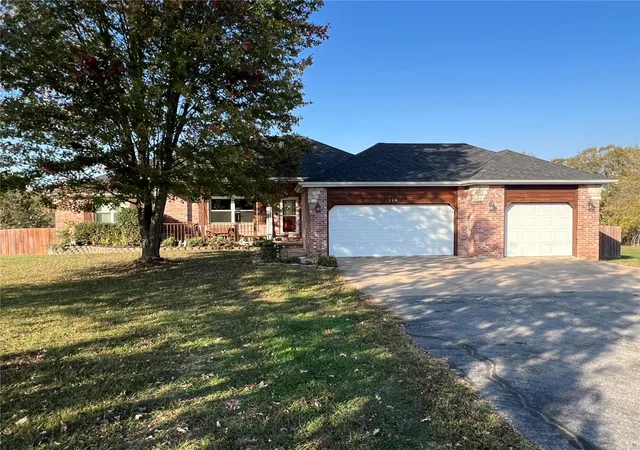 Photo 1 of Single family home for sale at 219 E Creekview Rd, Clever, MO 65631 | MLS# 24042694 | Listing updated on 2024-10-17