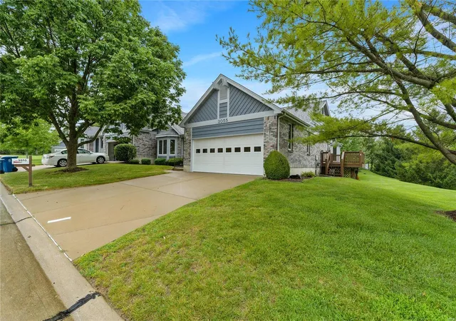 Photo 2 of Sale Pending at 3055 Devilla Trl #8B, Saint Charles, MO 63301 | MLS# 24042876 | Listing updated on 2024-09-19