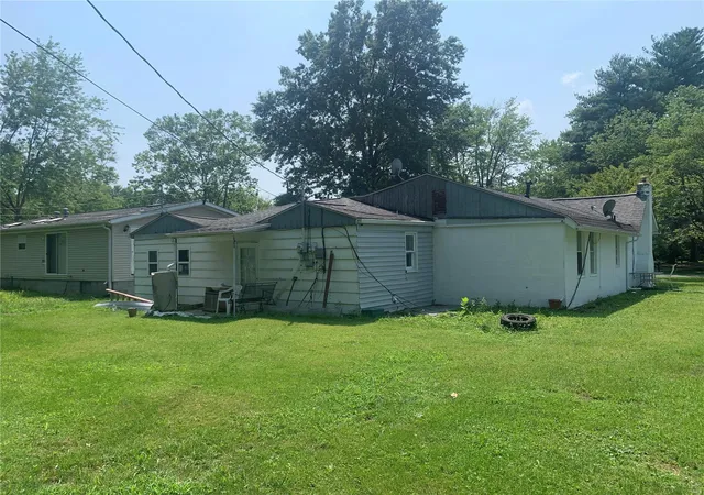 Photo 2 of Single family home for sale at 42 Irma Ln, Fairview Heights, IL 62208 | MLS# 24043079 | Listing updated on 2024-09-04