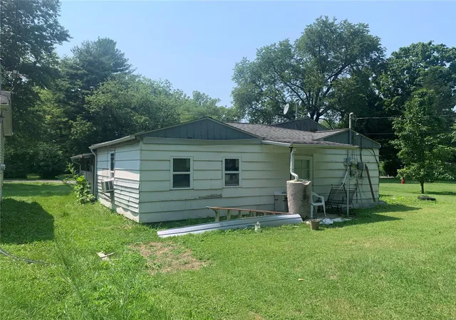 Photo 2 of Single family home for sale at 42 Irma Ln, Fairview Heights, IL 62208 | MLS# 24043079 | Listing updated on 2024-09-04