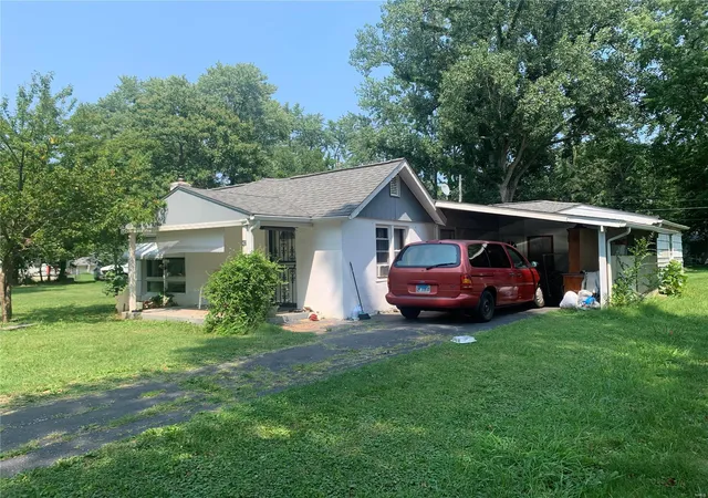 Photo 4 of Single family home for sale at 42 Irma Ln, Fairview Heights, IL 62208 | MLS# 24043079 | Listing updated on 2024-09-04