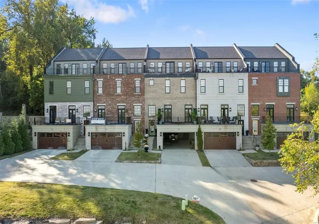 Photo 2 of Townhouse for sale at 327 N Main St, Cape Girardeau, MO 63701 | MLS# 24043084 | Listing updated on 2025-03-10