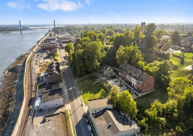 Photo 4 of Townhouse for sale at 327 N Main St, Cape Girardeau, MO 63701 | MLS# 24043084 | Listing updated on 2025-03-10