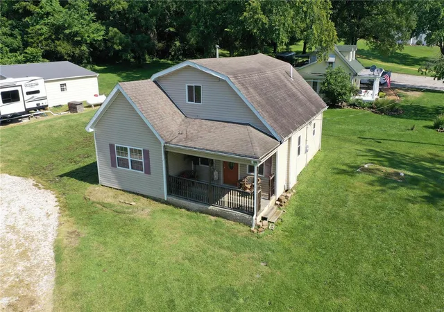 Photo 2 of Single family home for sale at 111 Crooked Creek, Montgomery City, MO 63361 | MLS# 24043107 | Listing updated on 2024-09-11