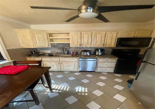 Photo 3 of Single family home for sale at 422 Jett Avenue, Saint Louis, MO 63125 | MLS# 24043364 | Listing updated on 2024-12-11