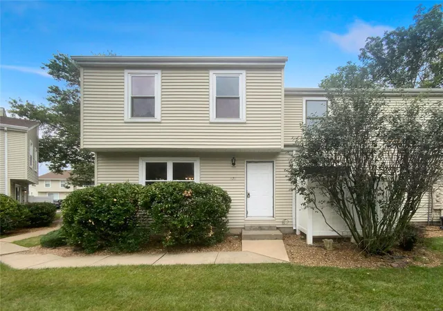 Photo 1 of Sale Pending at 676 Summer Winds Ln, Saint Peters, MO 63376 | MLS# 24043460 | Listing updated on 2024-09-21