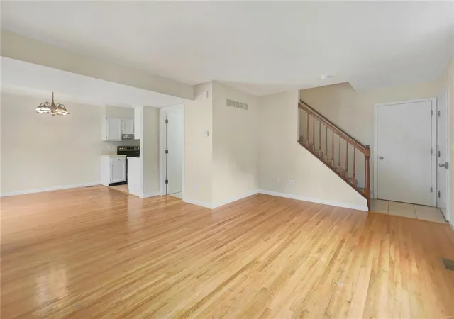 Photo 2 of Sale Pending at 676 Summer Winds Ln, Saint Peters, MO 63376 | MLS# 24043460 | Listing updated on 2024-09-21