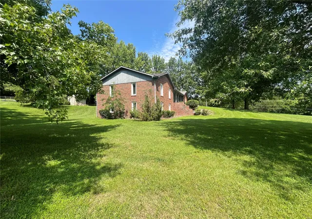 Photo 2 of Single family home for sale at 301 Heritage Valley Dr, New Haven, MO 63068 | MLS# 24043575 | Listing updated on 2024-09-04