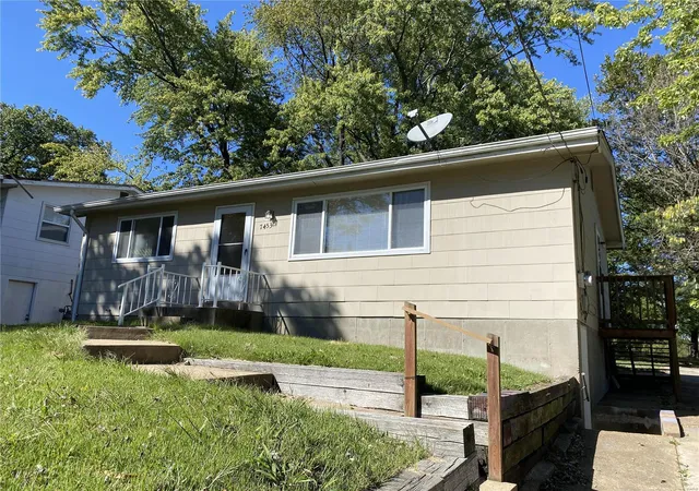Photo 3 of Single family home for sale at 7453 Halpin Dr, Saint Louis, MO 63135 | MLS# 24043617 | Listing updated on 2024-08-31