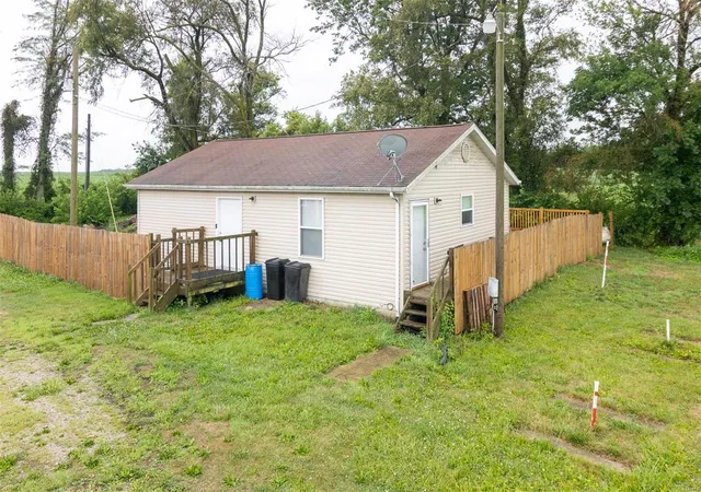 Photo 1 of Single family home for sale at 20727 State Route 127, Carlyle, IL 62231 | MLS# 24044031 | Listing updated on 2024-10-01