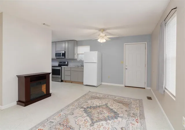 Photo 2 of Single family home for sale at 20727 State Route 127, Carlyle, IL 62231 | MLS# 24044031 | Listing updated on 2024-10-01
