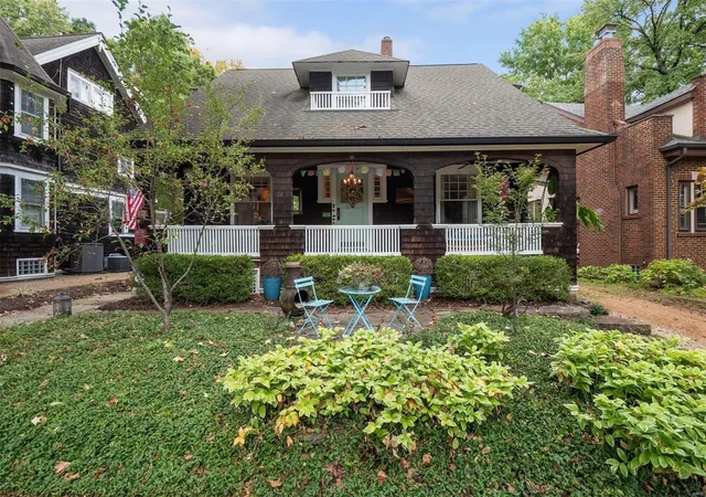 Photo 1 of Single family home for sale at 6951 Amherst Ave, Saint Louis, MO 63130 | MLS# 24044210 | Listing updated on 2024-12-17