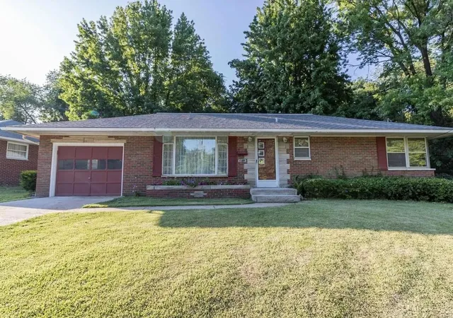 Photo 1 of Single family home for sale at 3712 Wickenhauser Ave, Alton, IL 62002 | MLS# 24044458 | Listing updated on 2024-11-10